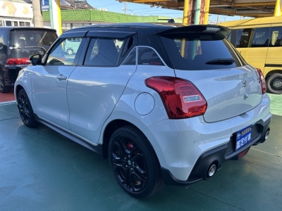 スイフトスポーツ(スズキ)登録済未使用車 後方