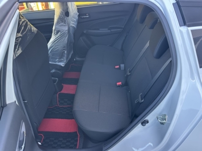 スイフトスポーツ(スズキ)登録済未使用車 後席内装