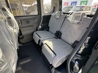 スペーシア(スズキ)届出済未使用車 後席内装