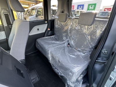 シフォン(スバル)中古車 後席内装