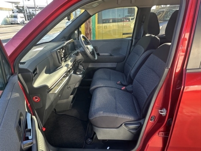 サクラ(ニッサン)中古車 前席内装