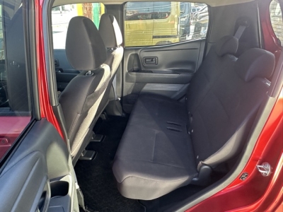 サクラ(ニッサン)中古車 後席内装