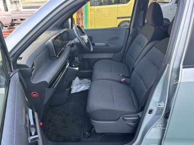 サクラ(ニッサン)中古車 前席内装