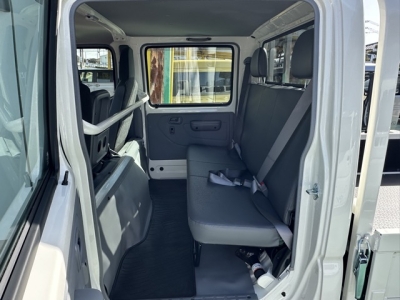 ダイナトラック(トヨタ)届出済未使用車 後席内装