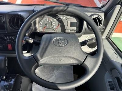 ダイナトラック(トヨタ)届出済未使用車 内外装写真