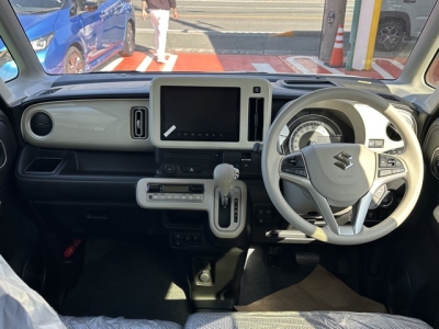 ワゴンＲスマイル(スズキ)届出済未使用車 後席から見た前席