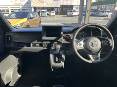 N-ONE(ホンダ)届出済未使用車 後席から見た前席