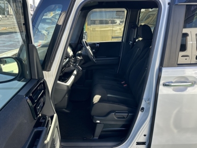 N-BOXカスタム(ホンダ)中古車 前席内装