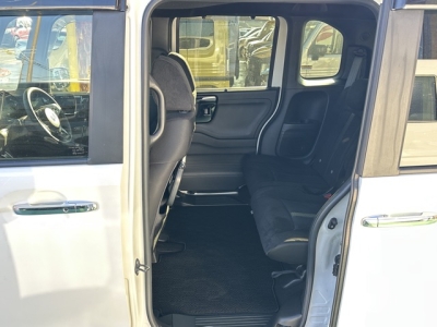 N-BOXカスタム(ホンダ)中古車 後席内装