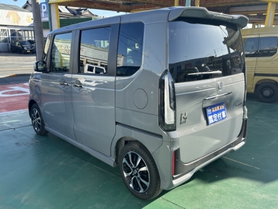 新型N-BOX(ホンダ)届出済未使用車 後方