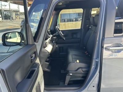 新型N-BOX(ホンダ)届出済未使用車 前席内装