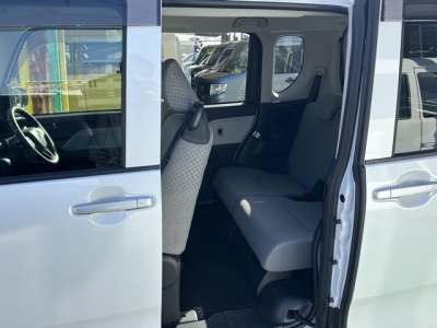 タント(ダイハツ)中古車 後席内装