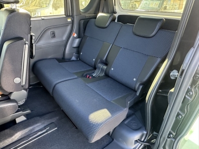 タントカスタム(ダイハツ)届出済未使用車 後席内装