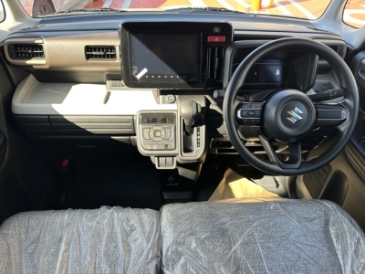 新型スペーシア(スズキ)届出済未使用車 後席から見た前席