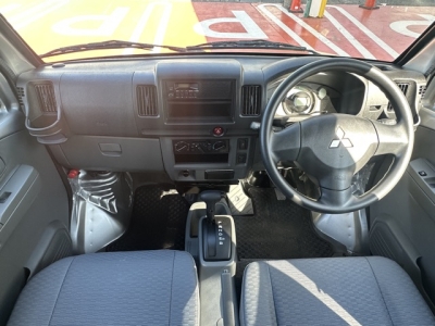 ミニキャブミーブ(三菱)中古車 後席から見た前席