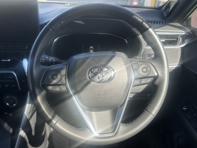 ハリアーハイブリッド(トヨタ)中古車 後席から見た前席