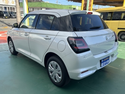 新型スイフト(スズキ)レンタＵＰ 後方