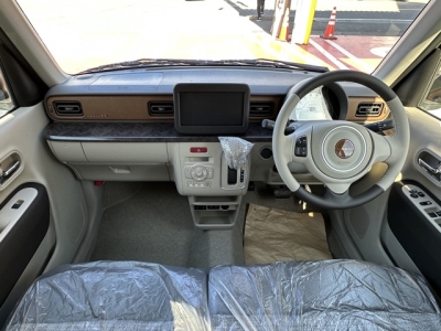 ラパンLC(スズキ)新車見本展示無 後席から見た前席