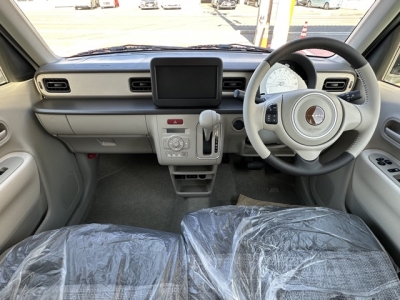 ラパンLC(スズキ)新車見本展示無 後席から見た前席