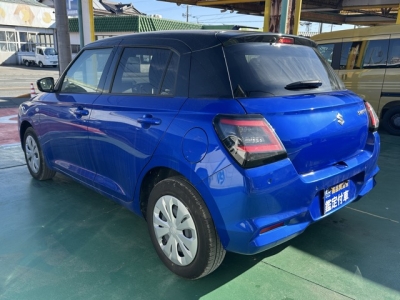 新型スイフト(スズキ)中古車 後方