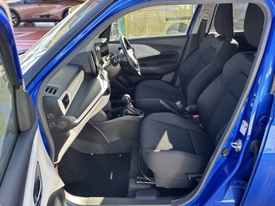 新型スイフト(スズキ)中古車 前席内装