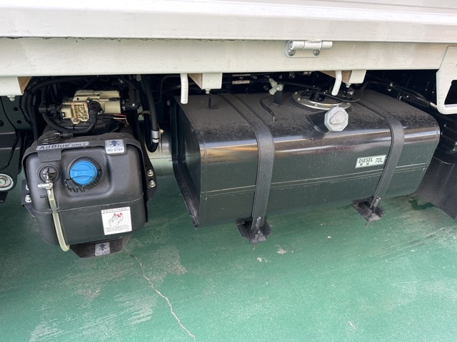 キャンター(三菱)登録済未使用車 10