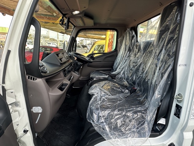 キャンター(三菱)登録済未使用車 3