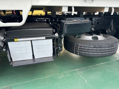 キャンター(三菱)登録済未使用車 後席内装