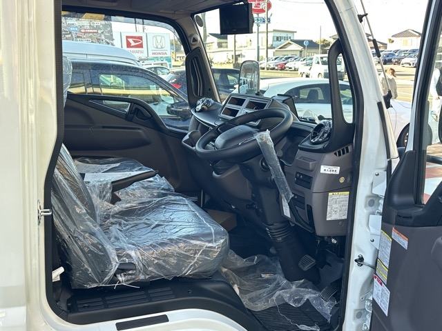 キャンター(三菱)登録済未使用車 10