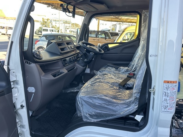 キャンター(三菱)登録済未使用車 3