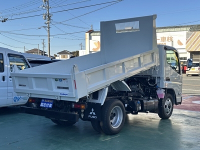 キャンター(三菱)登録済未使用車 内外装写真