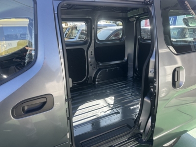 NV200バネットバン(ニッサン)中古車 後席内装