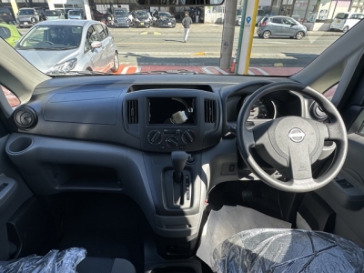 NV200バネットバン(ニッサン)中古車 後席から見た前席