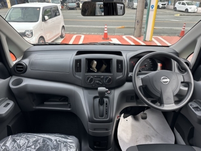NV200バネットバン(ニッサン)中古車 後席から見た前席