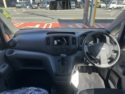 NV200バネットバン(ニッサン)中古車 後席から見た前席