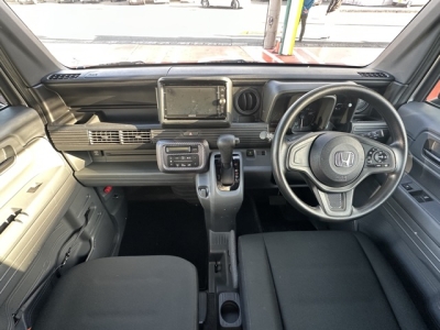 N-VAN(ホンダ)中古車 後席から見た前席