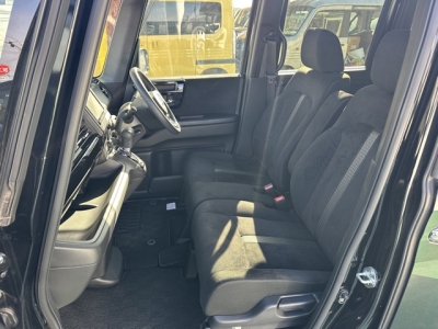 N-BOXカスタム(ホンダ)中古車 前席内装