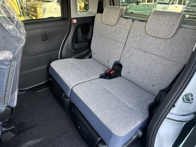 ムーヴキャンバス(ダイハツ)届出済未使用車 後席内装