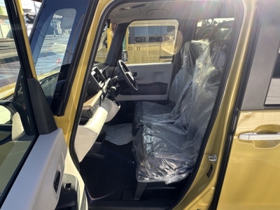 新型N-BOX(ホンダ)届出済未使用車 前席内装