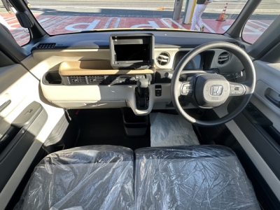 新型N-BOX(ホンダ)届出済未使用車 後席から見た前席
