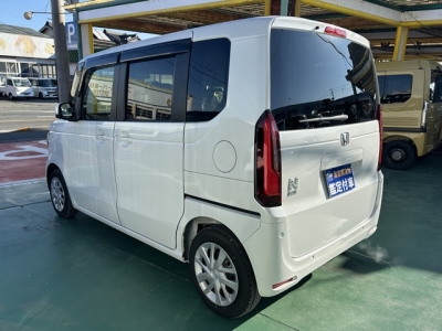 新型N-BOX(ホンダ)届出済未使用車 後方