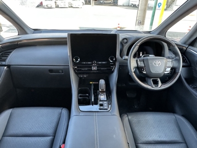 ヴェルファイアハイブリッド(トヨタ)中古車 後席から見た前席