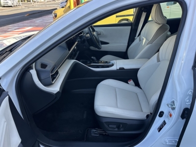 クラウンクロスオーバー(トヨタ)中古車 前席内装