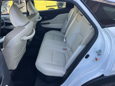 クラウンクロスオーバー(トヨタ)中古車 後席内装