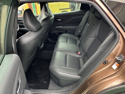 クラウンクロスオーバー(トヨタ)中古車 後席内装