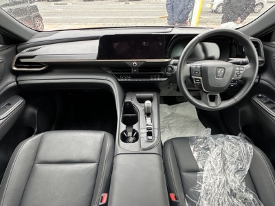 クラウンクロスオーバー(トヨタ)中古車 後席から見た前席