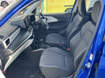 新型スイフト(スズキ)中古車 前席内装