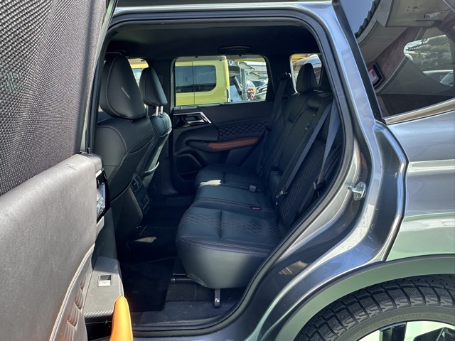 アウトランダー(三菱)中古車 4