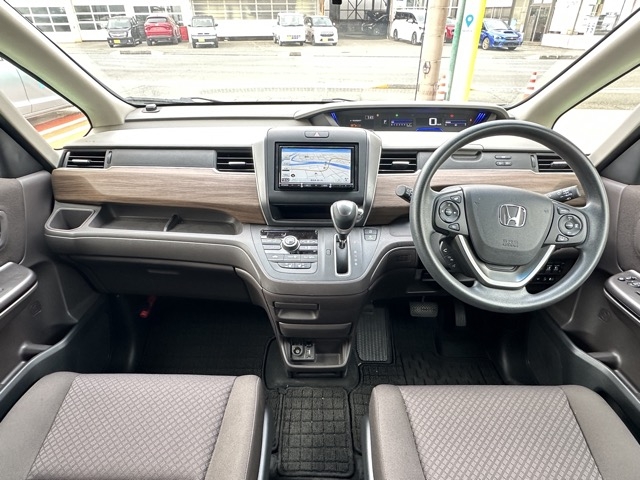 フリード(ホンダ)中古車 7