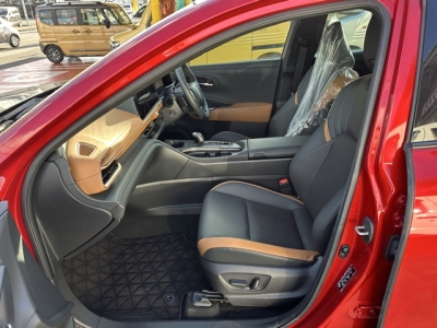 クラウンクロスオーバー(トヨタ)中古車 前席内装